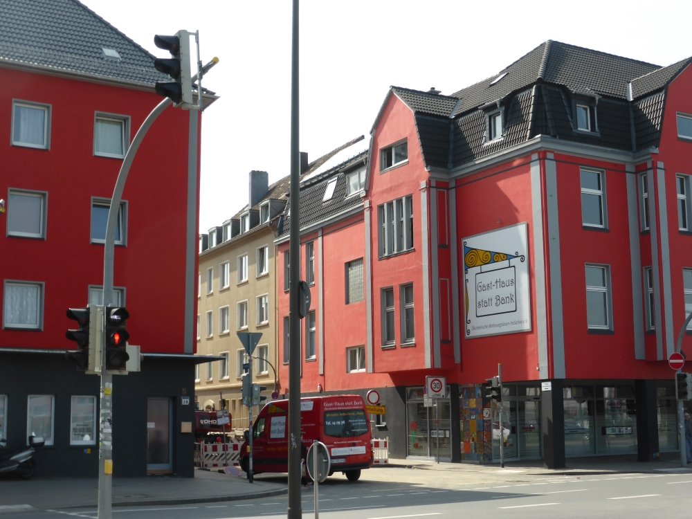 Gast-Haus statt Bank / RANG- UND NAMENFOYER