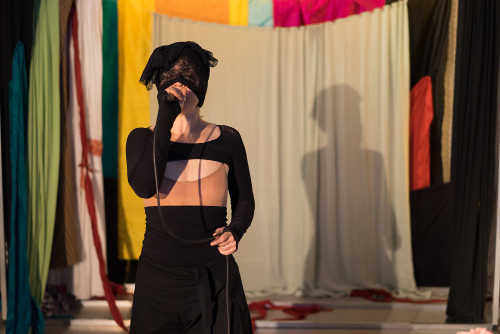 Kompanie liaison á faire: crack - performance poétique